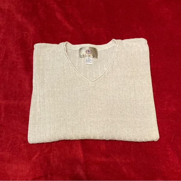 Long sleeve, V-neck, overhead men’s sweater, cream colored in linen/cotton blend - Picture 5 of 11